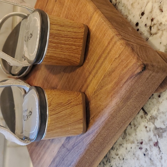 Women's Kenneth Cole Reaction Silver Sandals - Picture 5 of 8